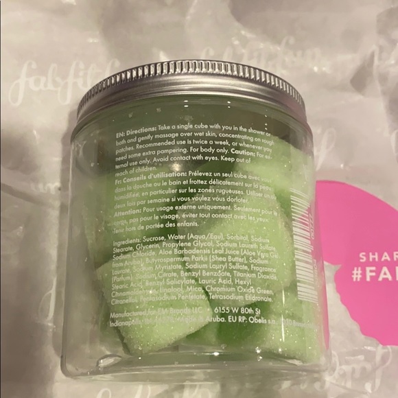 HARPER + ARI exfoliating sugar cubes - Picture 2 of 3